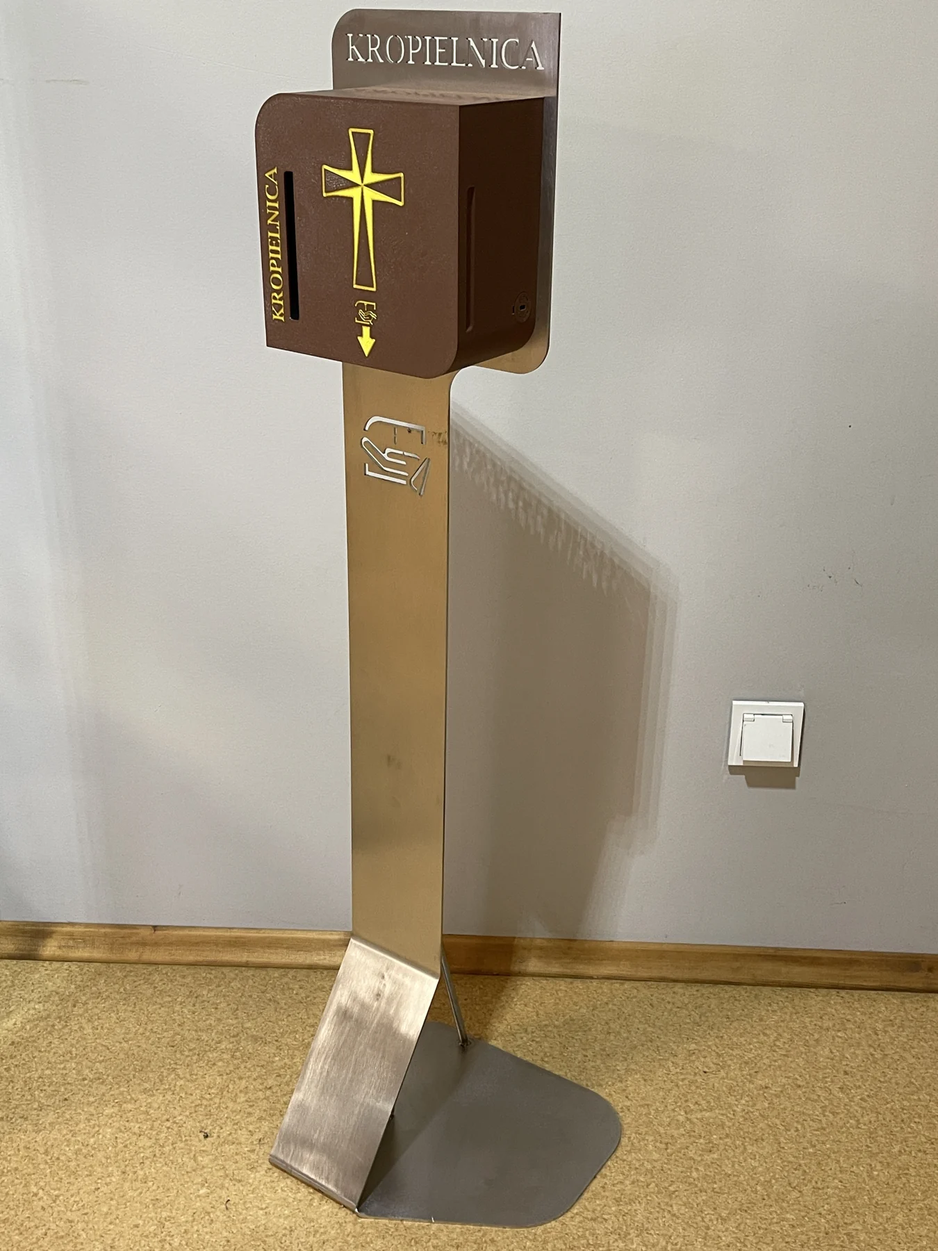 Berührungsloser Weihwasserspender